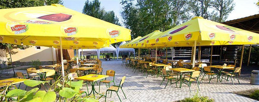 Safari Hotel Harkiv Exterior foto