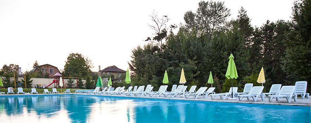 Safari Hotel Harkiv Exterior foto