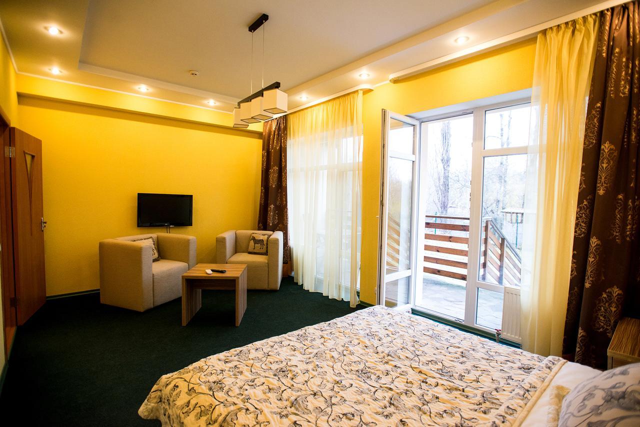 Safari Hotel Harkiv Exterior foto