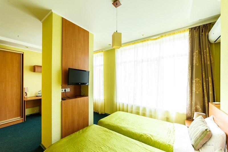 Safari Hotel Harkiv Exterior foto